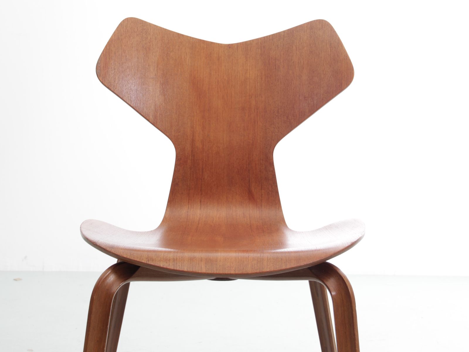photo vinterior Set Of 3 Chairs "Grand Prix" Of Arne Jacobsen In Teak