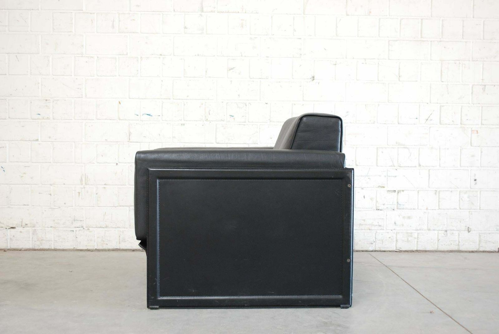 photo furniture Matteo Grassi Korium Leather Armchair Or Chair Korium By Tito Agnoli