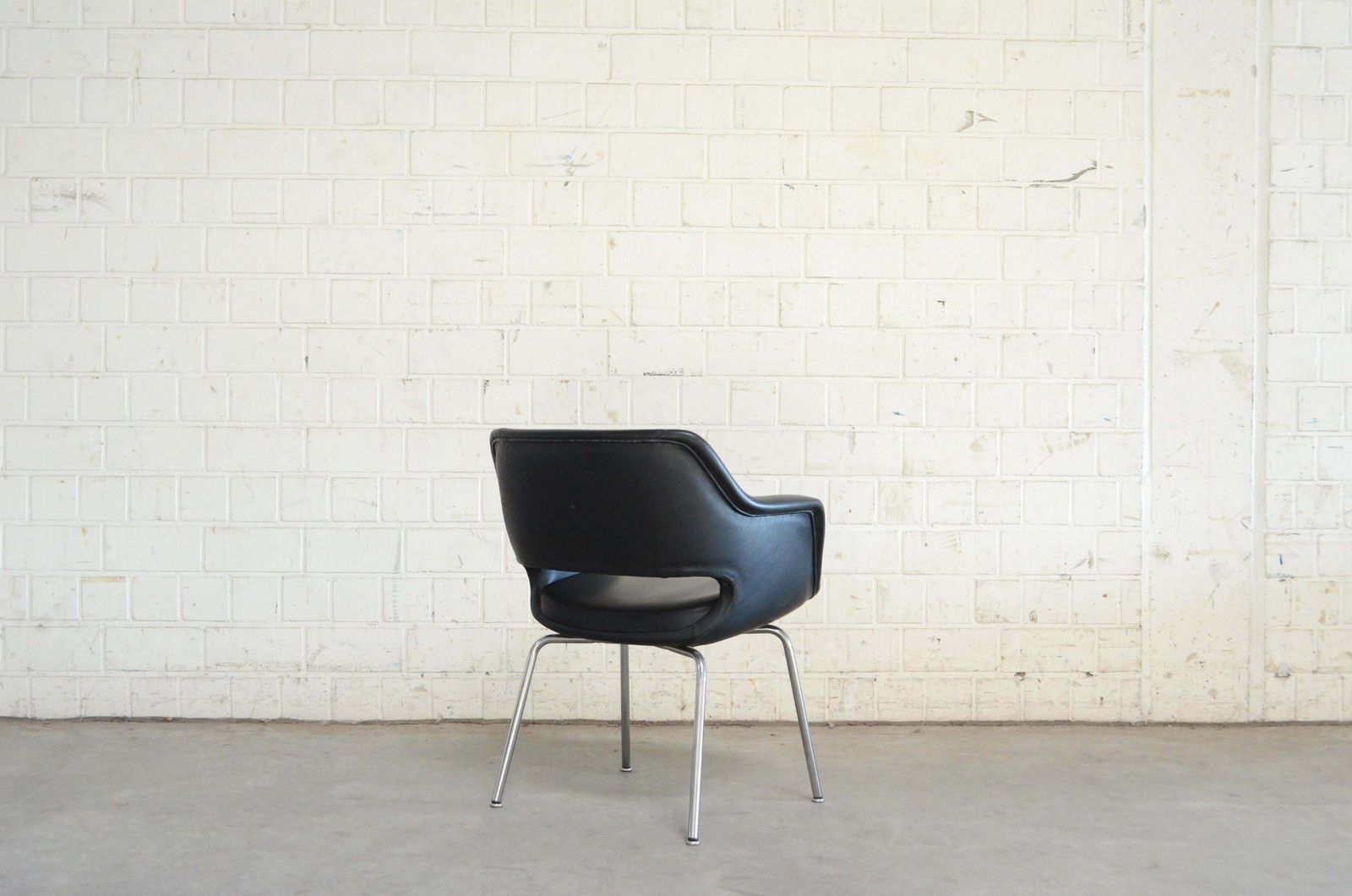 photo for sale Olli Mannermaa Set Of 4 Leather Kilta Chair By Eugen Schmidt & Cassina Martela