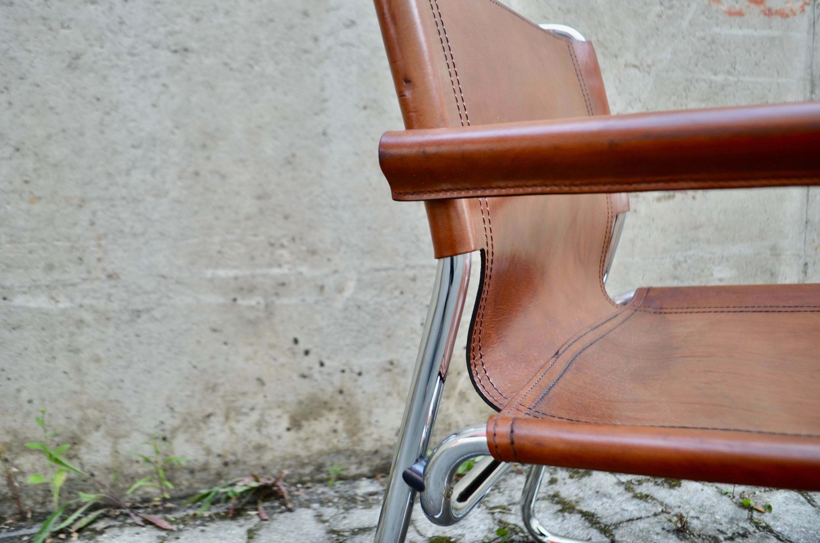 photo vinterior Vintage Italy Ox Red Cognac Saddle Leather Lounge Chair 1 Of 2