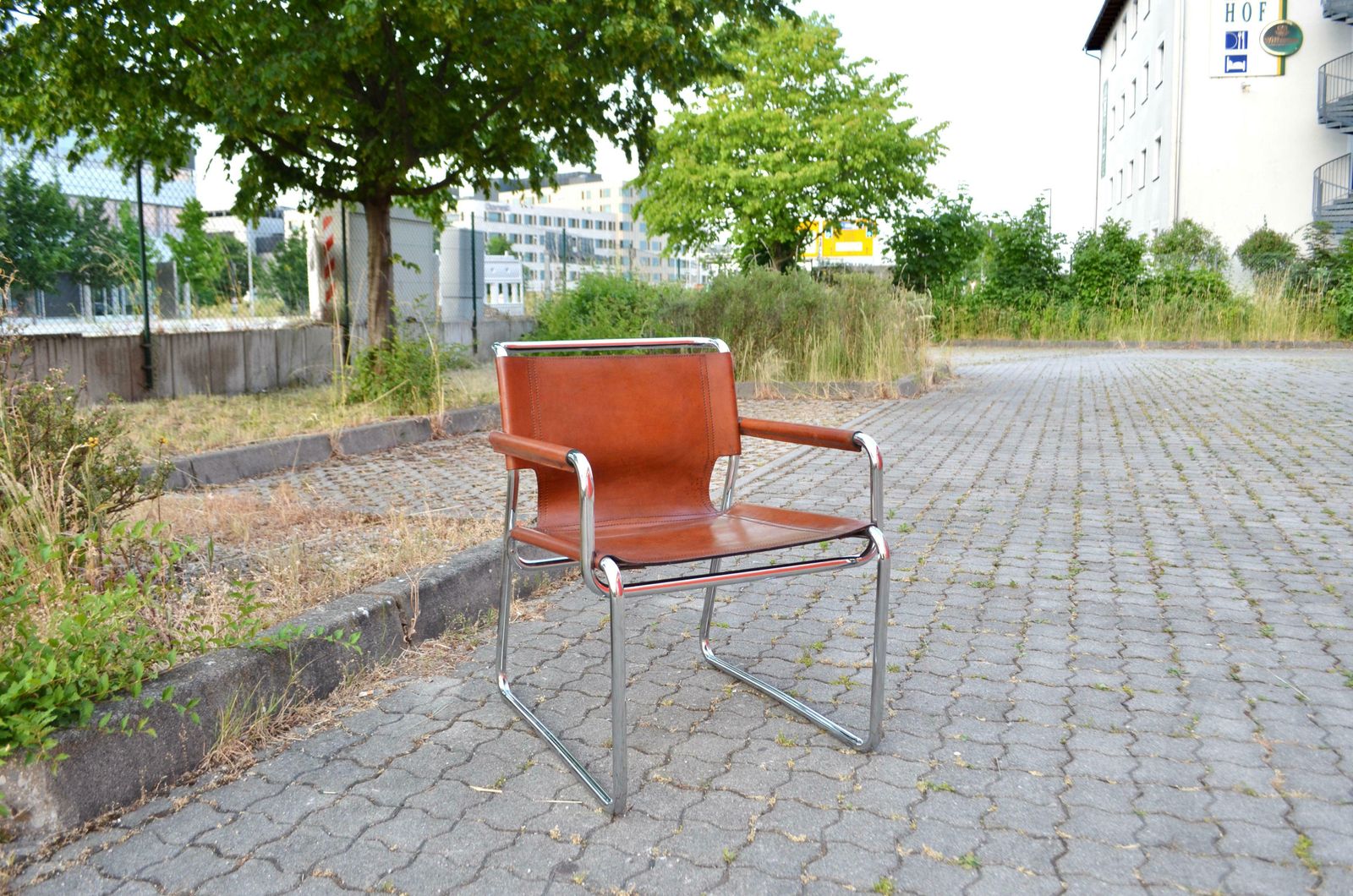 photo vintage Vintage Italy Ox Red Cognac Saddle Leather Lounge Chair 1 Of 2