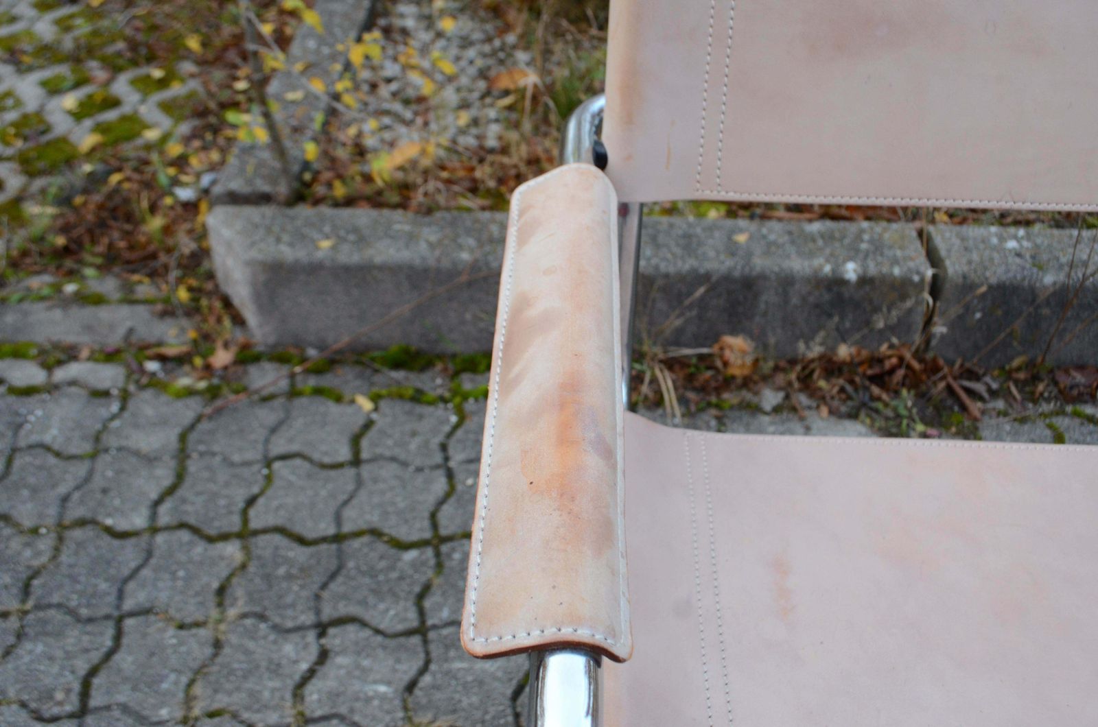 Matteo Grassi Cantilever Mg Skin Coloured Leather Chair By Centro Studi photo Furniture