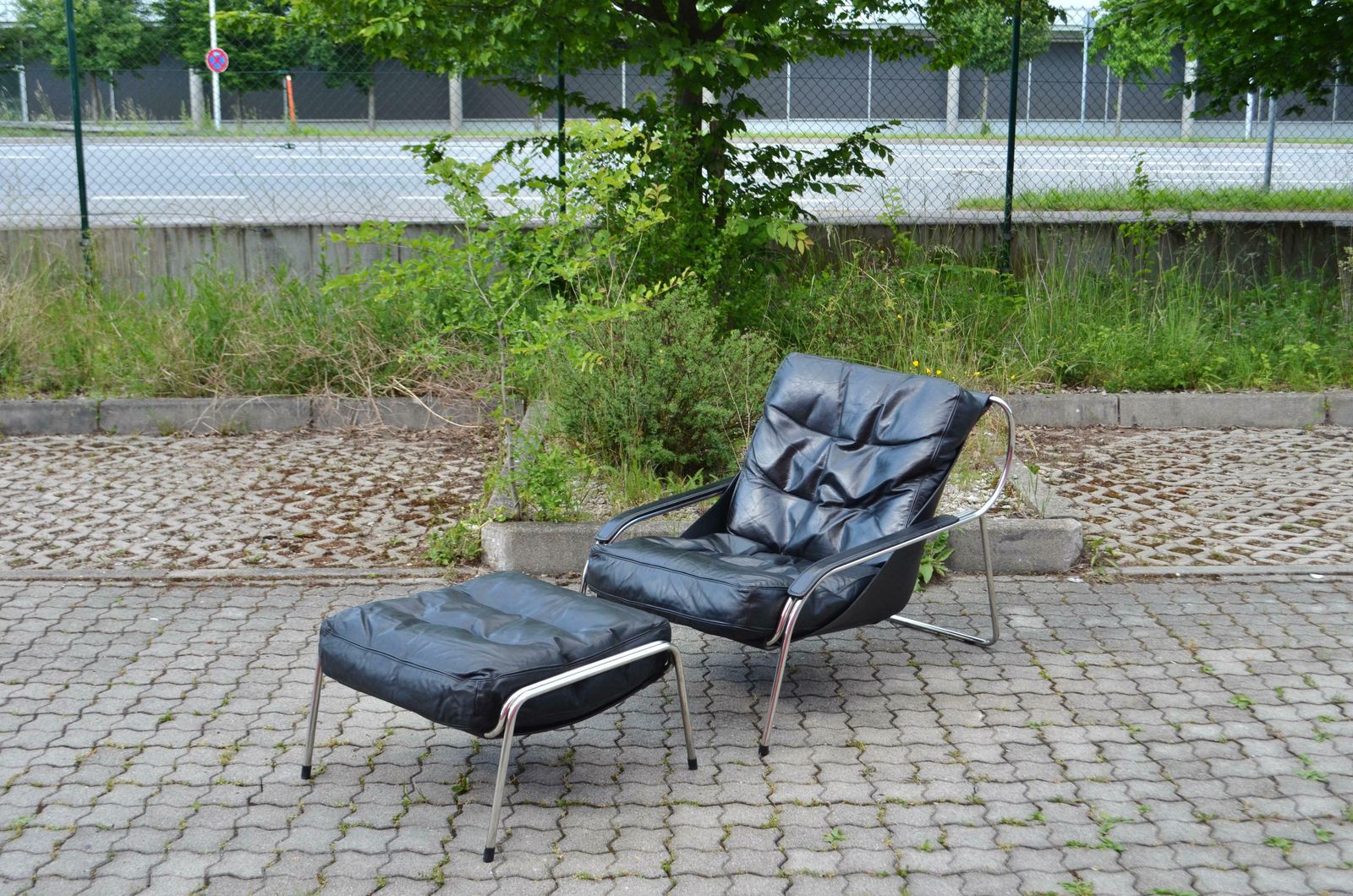Zanotta Leather Lounge Chair Model Maggiolina Design 1947 By Marco Zanuso photo 7412.0