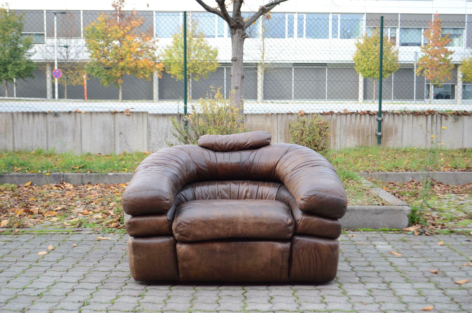 Zanotta Model Straccio De Pas, D''Urbino, Lomazzi Original Lounge Leather Chair photo 7412.0