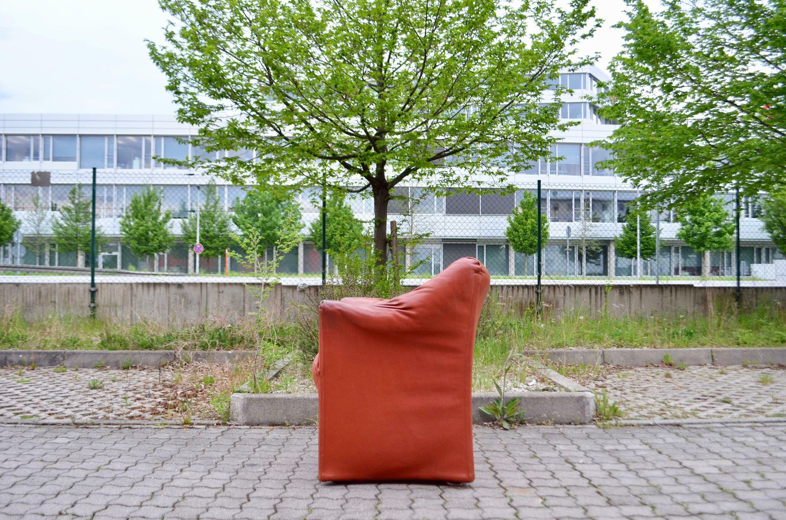 Cassina Model Tentazione Mario Bellini Small Armchair Chair Oxred Leather photo vinterior