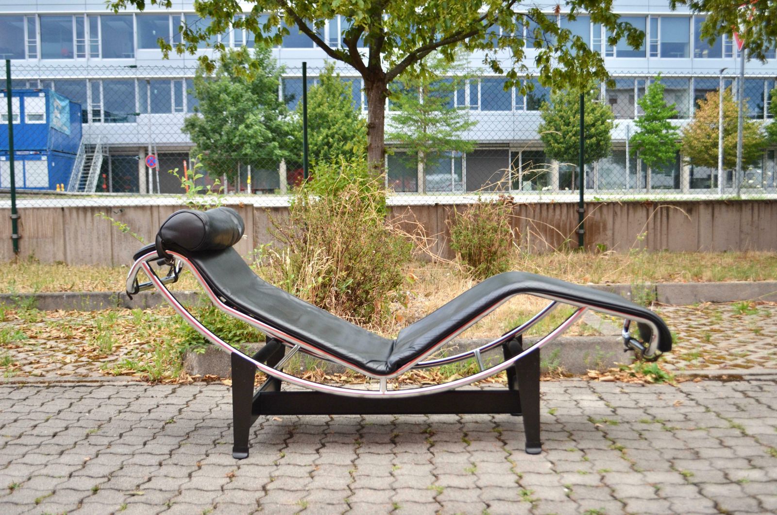 Le Corbusier Lc4 Black Leather Chaise Chaiselongue By Cassina photo furniture