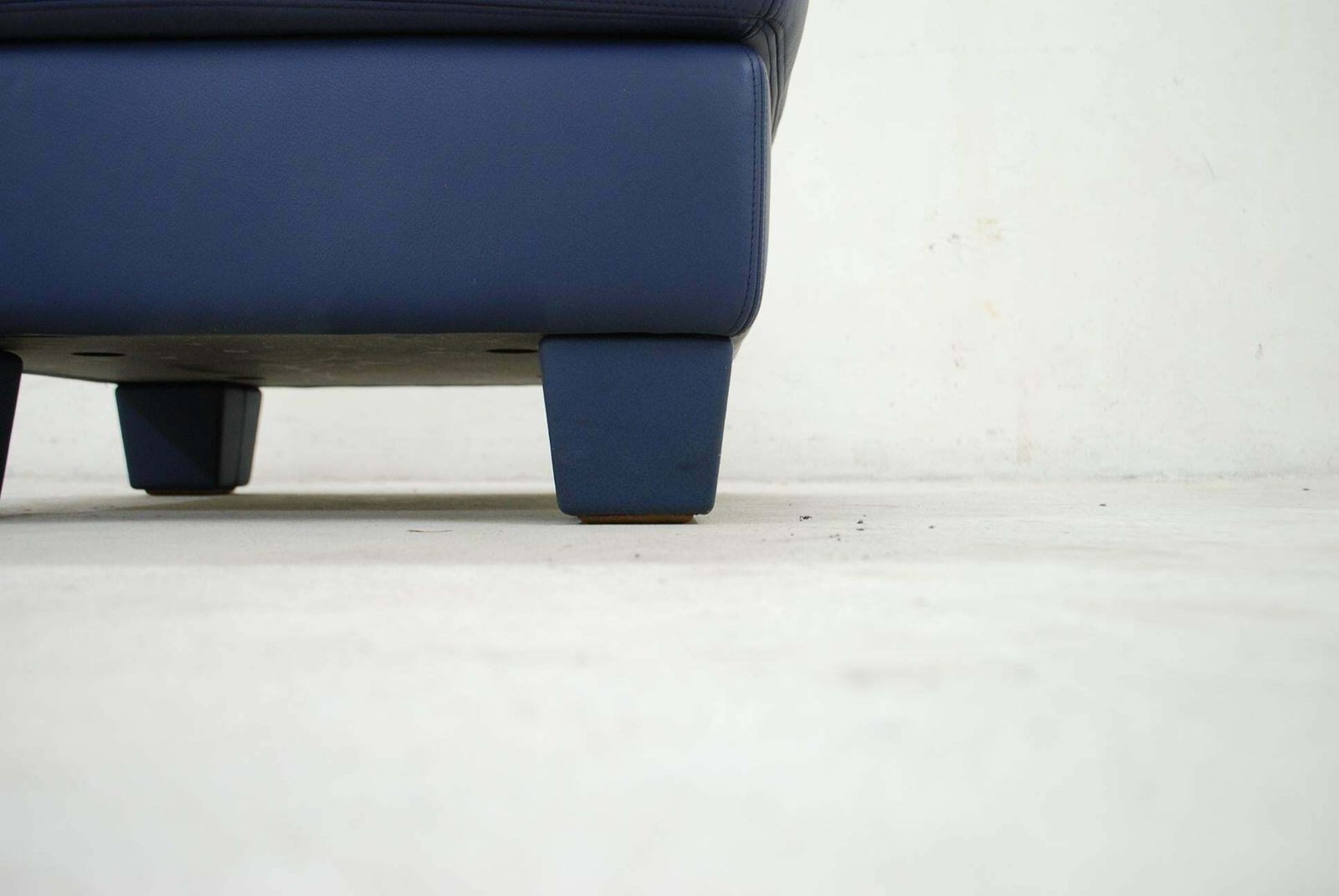 De Sede Ds 17 Pair Of Blue Leather Ottoman Or Pouffe photo vinterior