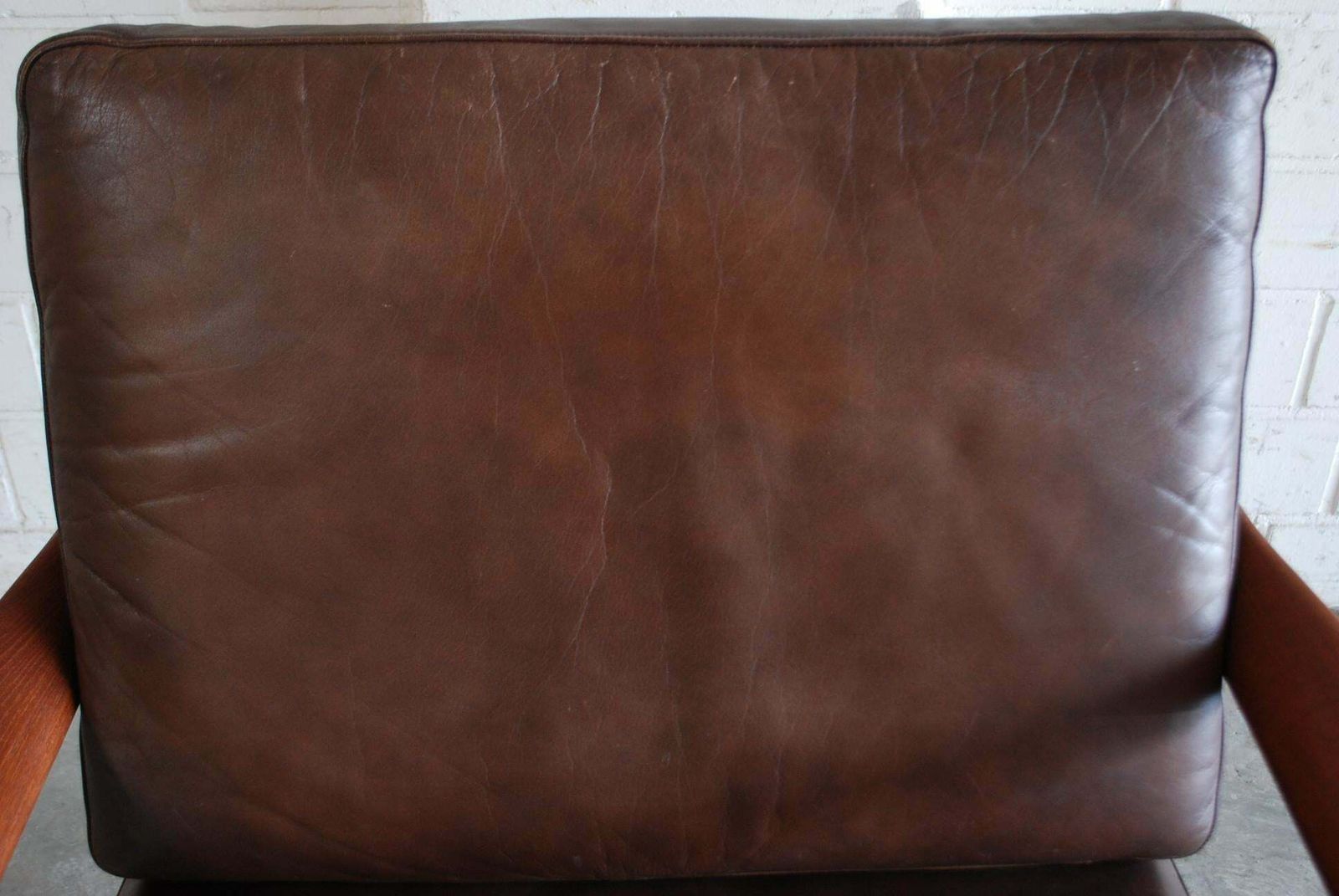 2537.0 Illum Wikkelsø Leather Armchair Chair Brown Niels Eilersen photo