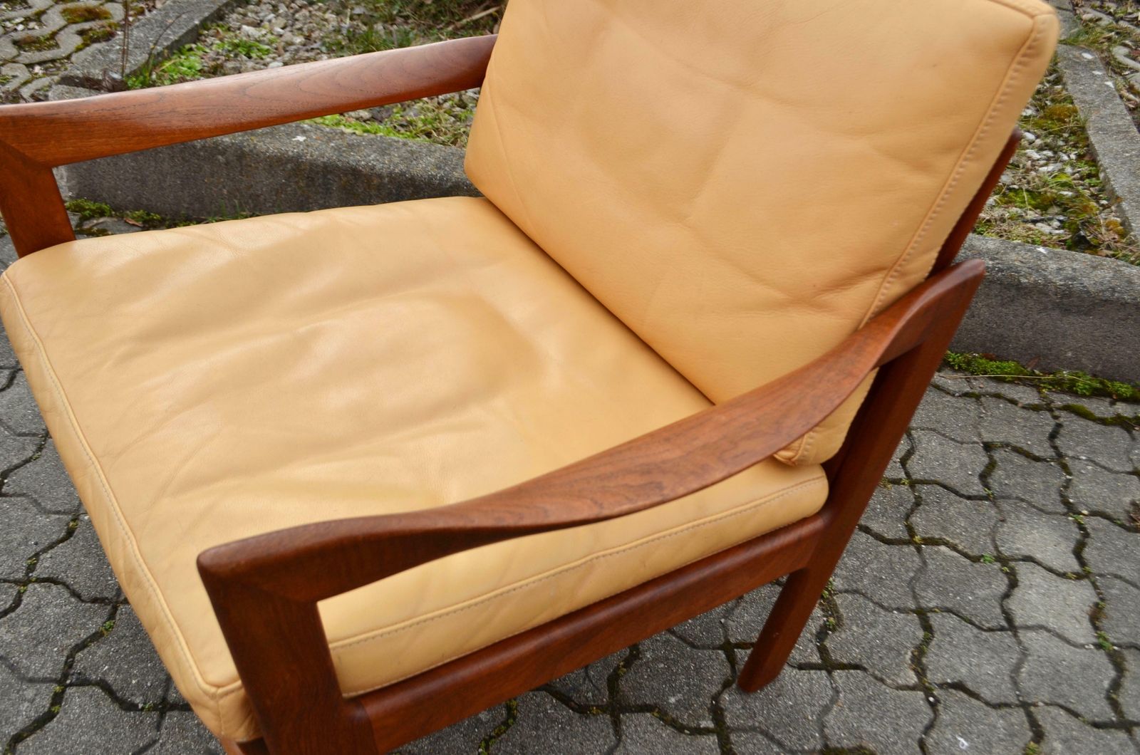 Illum Wikkelsø Wikkelsoe Leather Teak Armchair Chair Ocher Niels Eilersen 1 Of 3 photo for sale