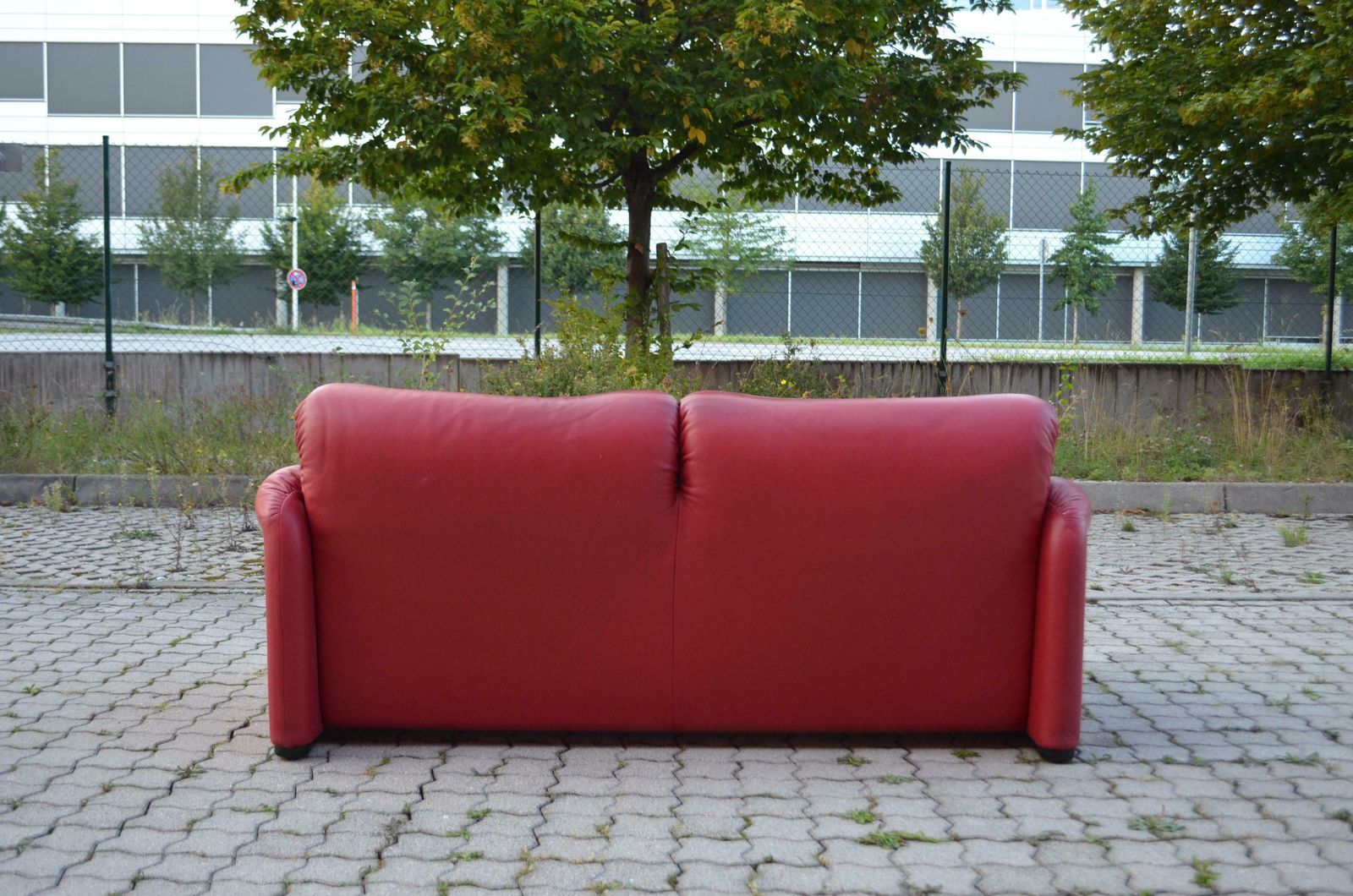 photo furniture Cassina Maralunga Red Berry Leather Sofa By Vico Magistretti