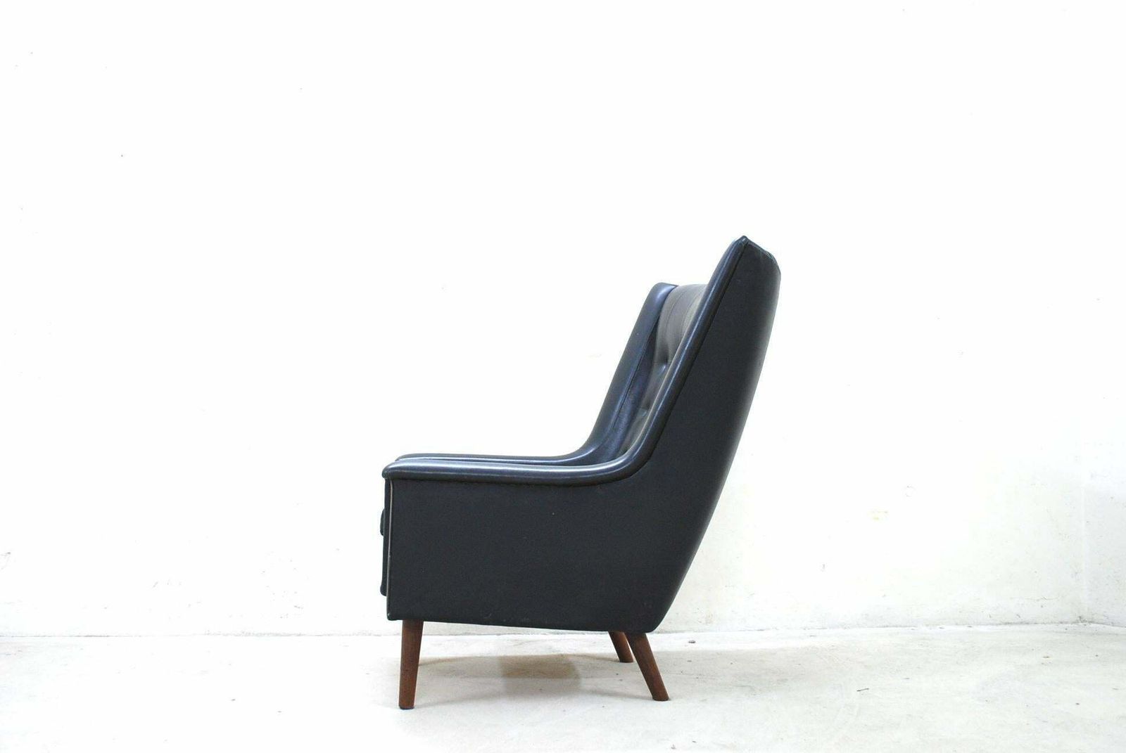 Vejen Polster Mobelfabrik Papa Bear Wingback Black Leather Lounge Chair photo Furniture