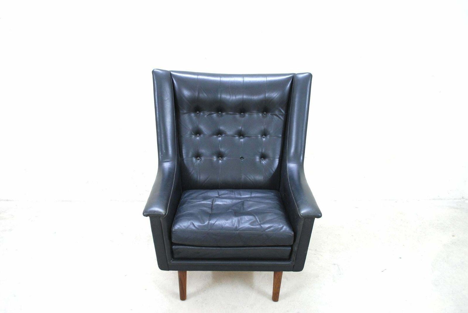 Vejen Polster Mobelfabrik Papa Bear Wingback Black Leather Lounge Chair photo vinterior