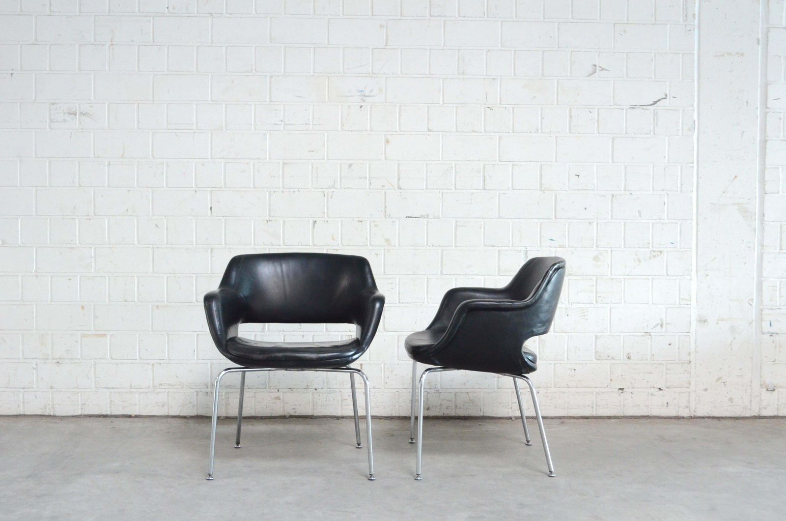 photo for sale Olli Mannermaa 3 Leather Kilta Chair By Eugen Schmidt & Cassina Martela