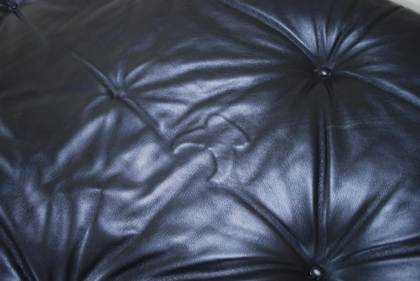 photo furniture Vintage Fibreglass Black Leather Daybed