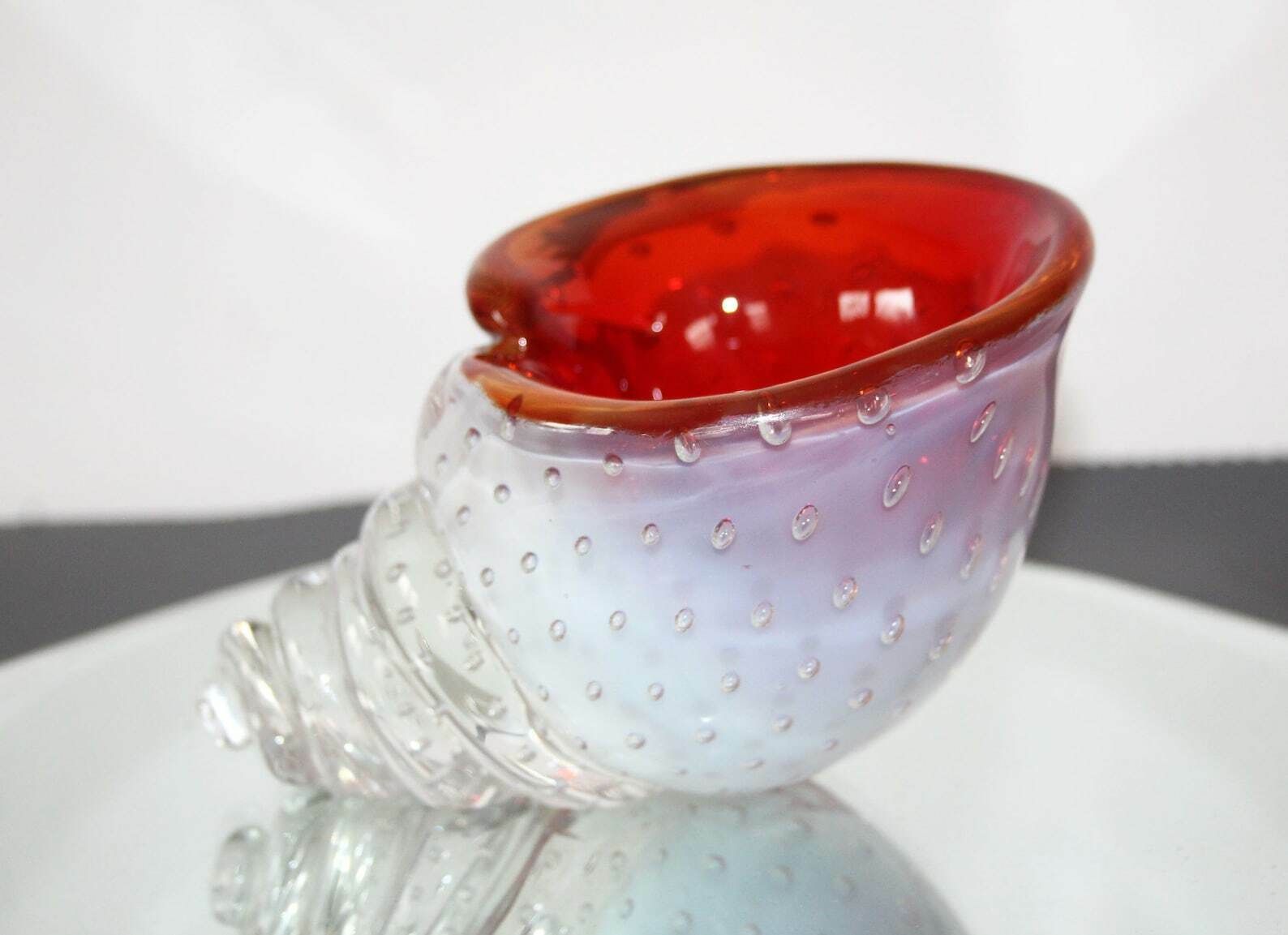 Vintage Retro Italian Murano Art Glass Conch Shell Bowl, White And Red, Bullicante Hand Blown, Bonbonniere Vide Poche, Sommerso, Bubbles photo furniture