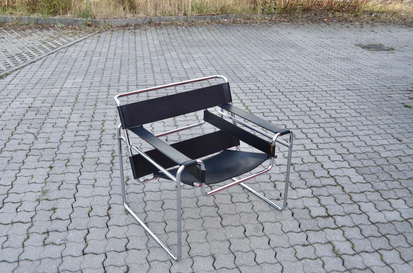 Knoll International Wassily Chair By Marcel Breuer Black Leather photo for sale