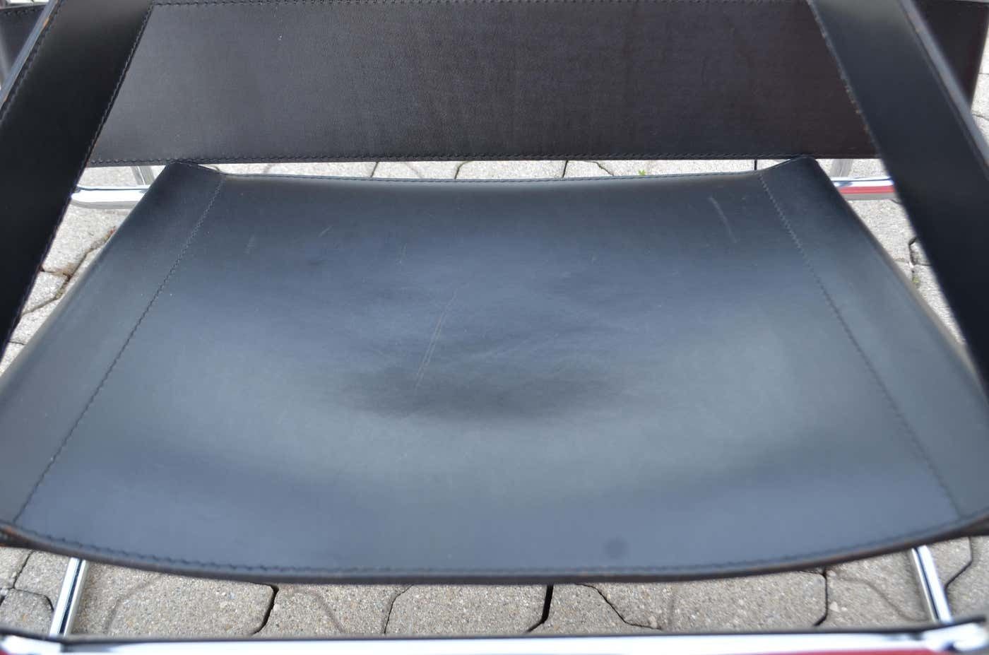 photo furniture Knoll International Wassily Chair By Marcel Breuer Black Leather