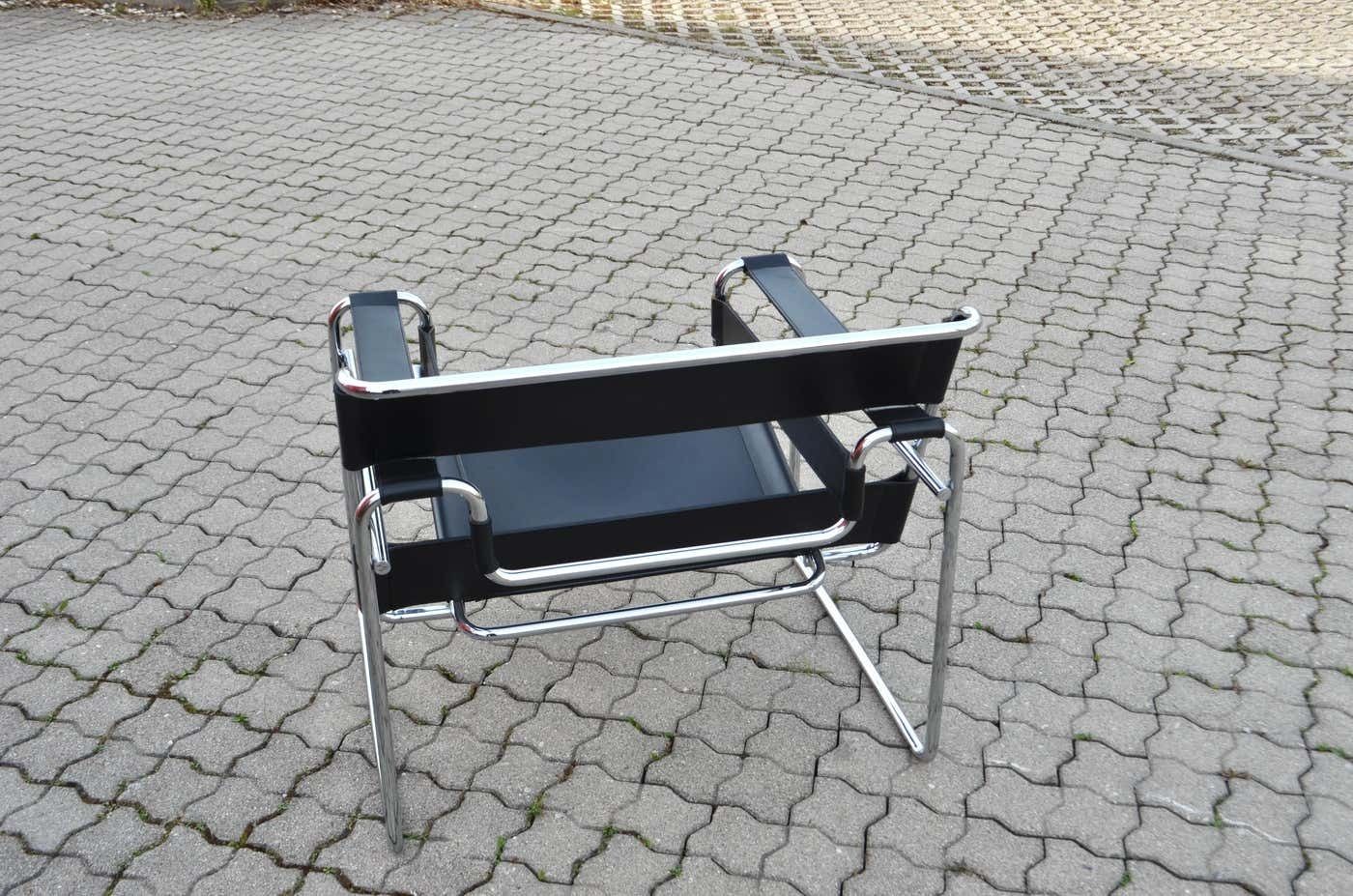 photo vinterior Knoll International Wassily Chair By Marcel Breuer Black Leather