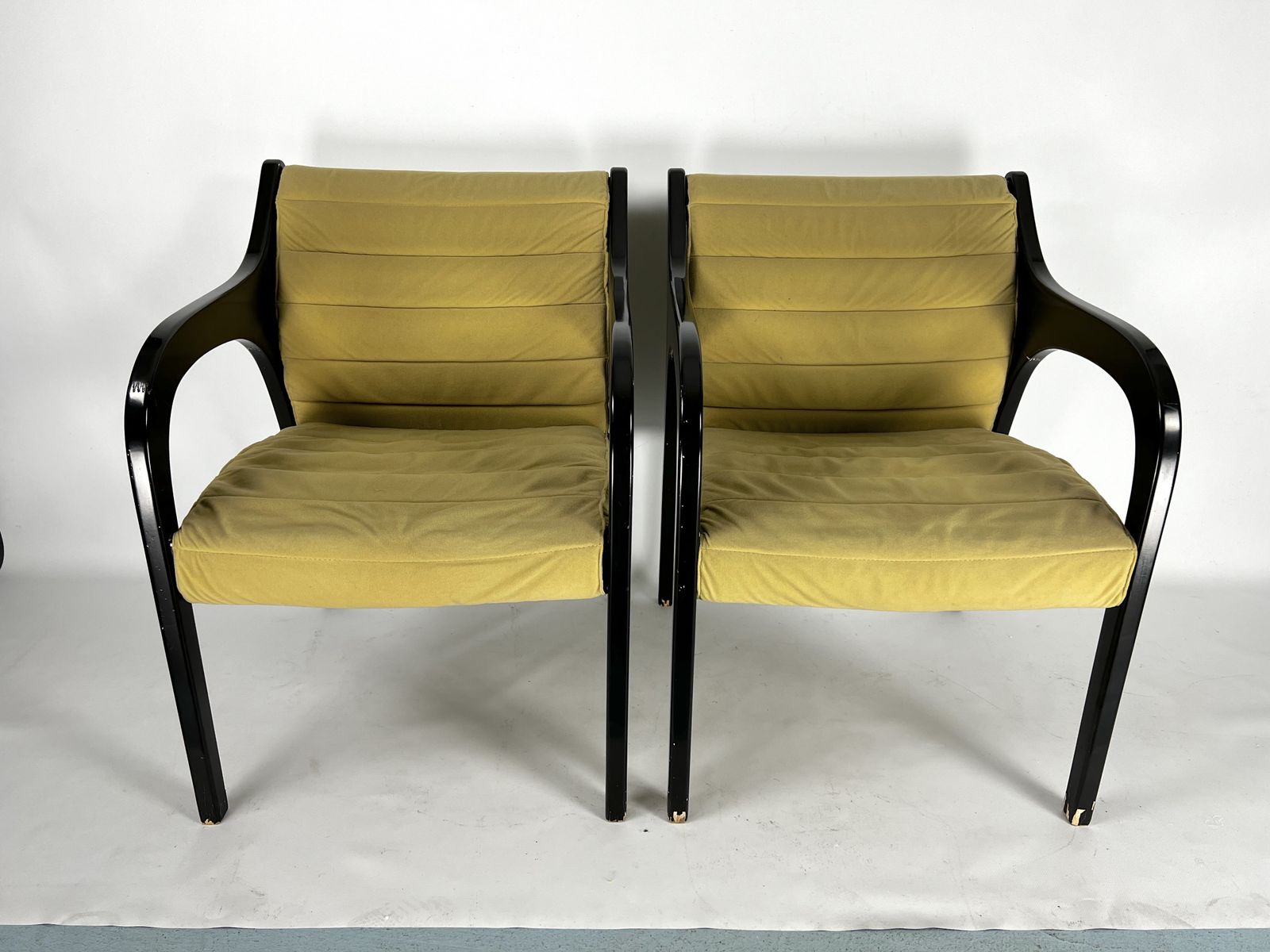 Mid Century Pair Of Vivalda Lounge Chairs By Claudio Salocchi For Sormani. 1960s