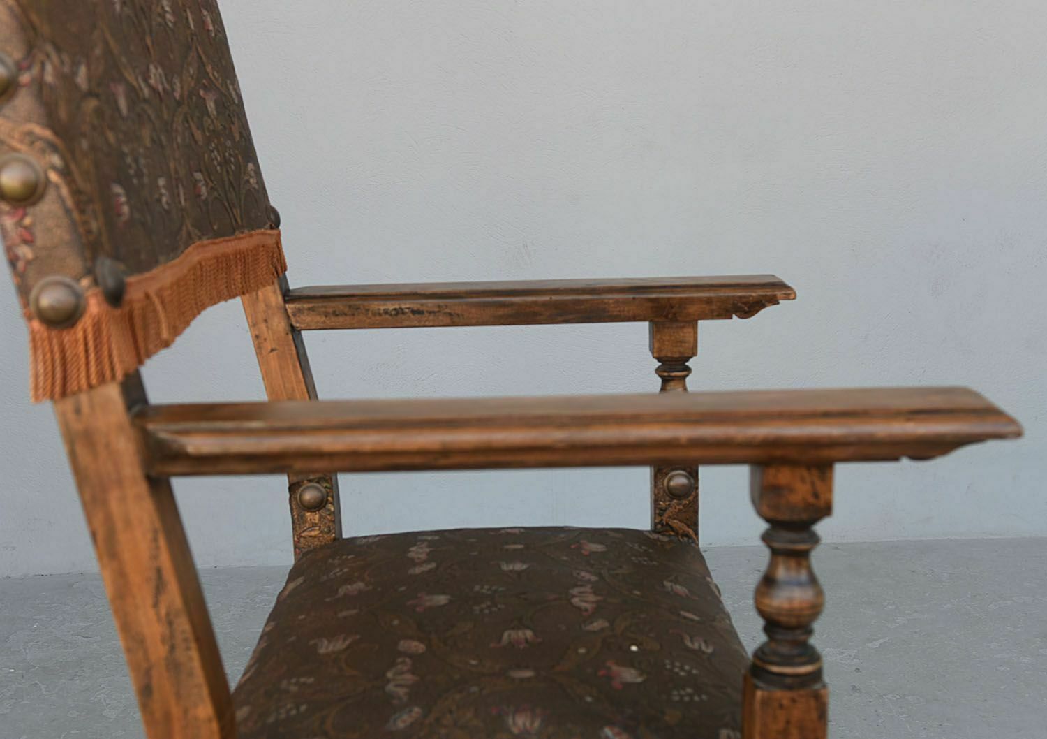 Furniture Renaissance Walnut And Leather Style Lounge In Cordoba photo