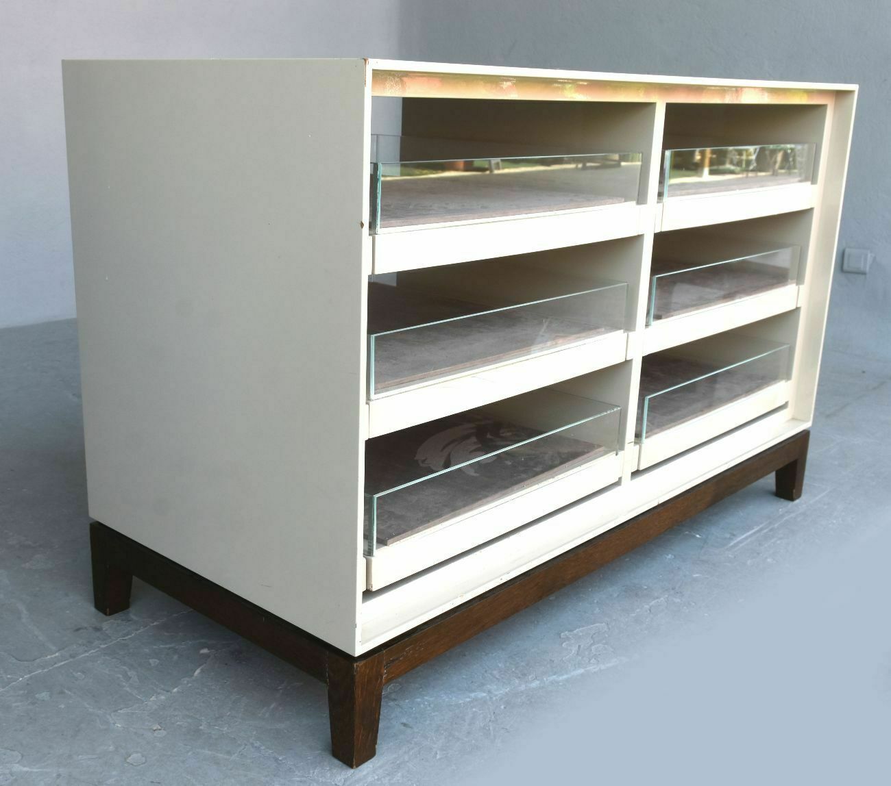 Luxury Shop Shop Lacquered Cross Cream Cream photo 2700.0