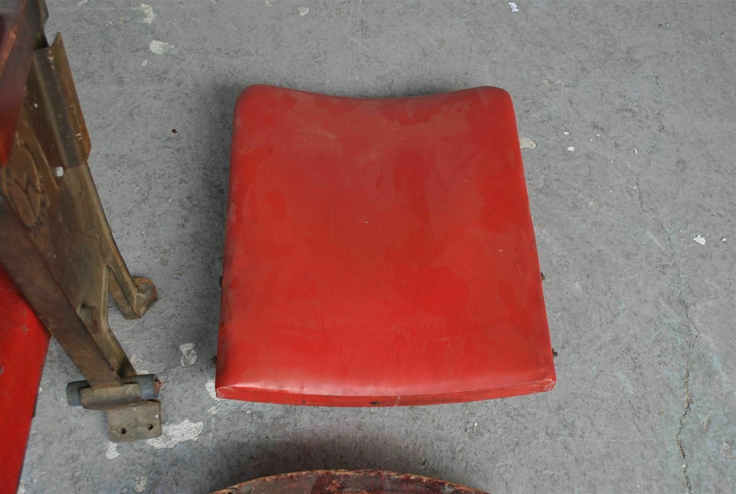 Series Of 5 Red Skai And Patinated Cast Iron Theater Armchairs photo 2107.0