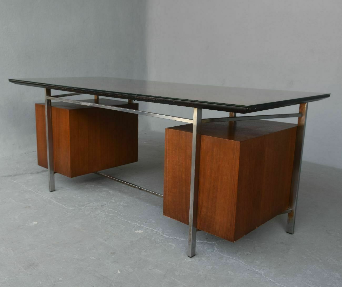 photo vintage Rosewood And Chrome Presidential Desk 1960s