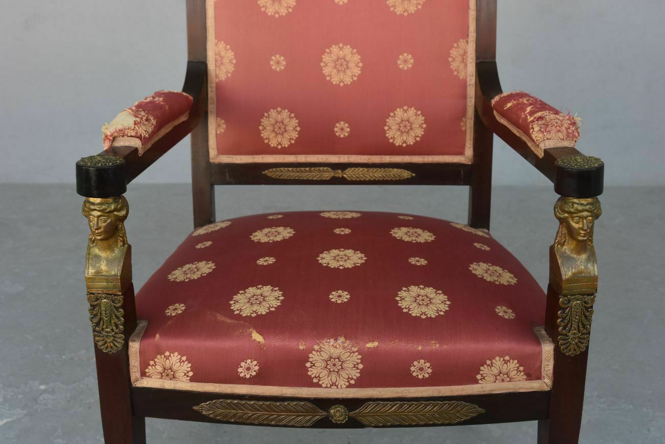 photo vintage Empire Style Mahogany And Gilded Bronze Living Room Upholstered In 19th Century Silk