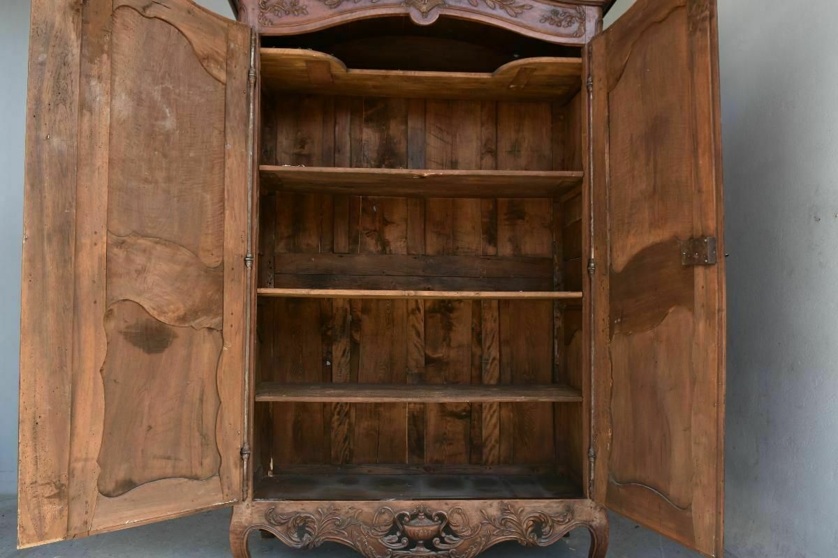 photo furniture Louis XV Nîmes Wedding Wardrobe From The 18th Century In Walnut To Be Restored