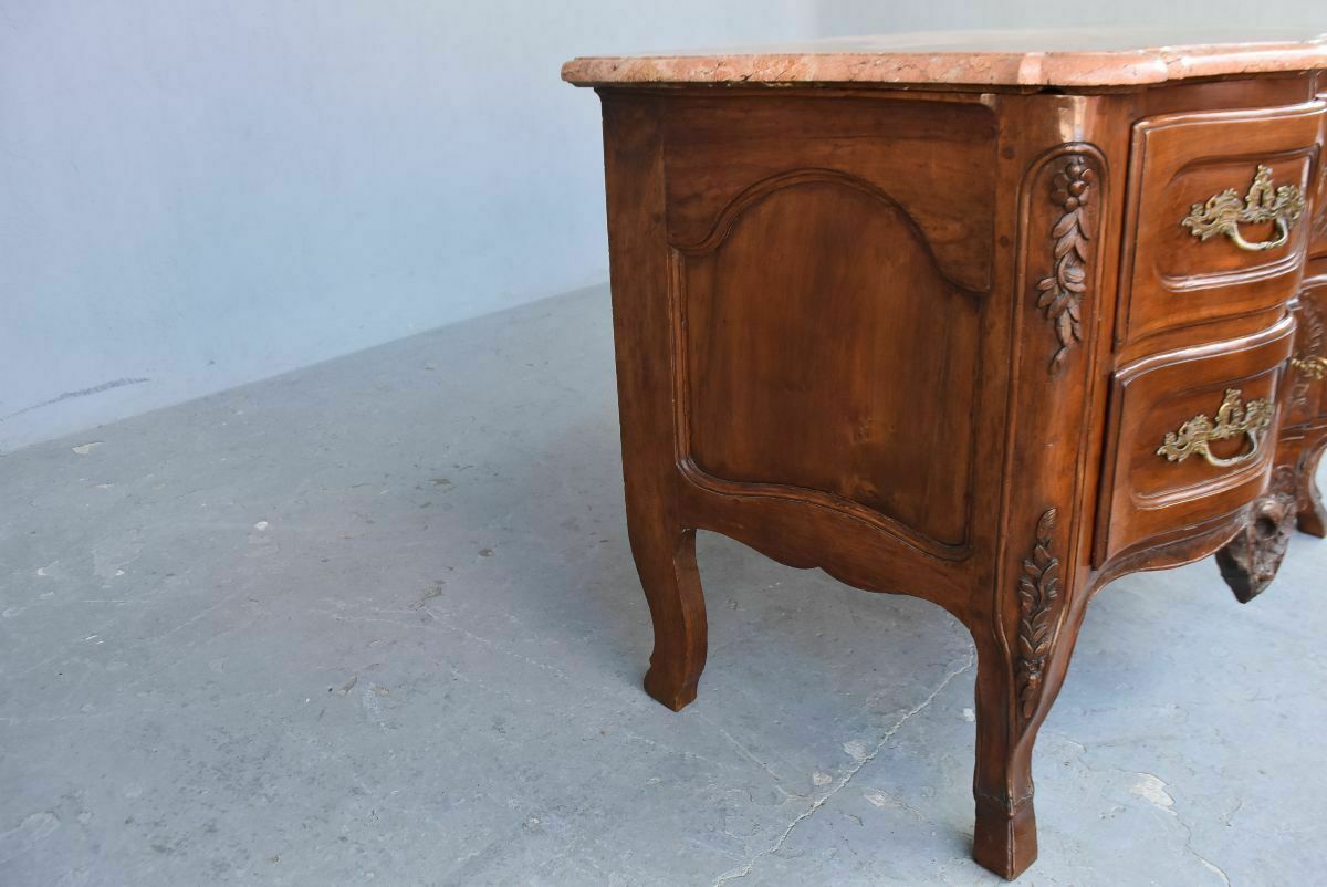 Crossbow Shaped Walnut Jumping Chest Of Drawers, 18th Century photo Furniture