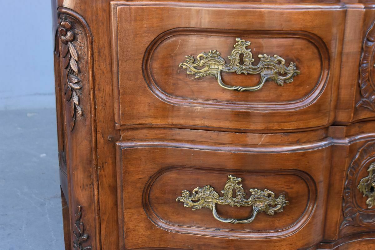 photo furniture Crossbow Shaped Walnut Jumping Chest Of Drawers, 18th Century