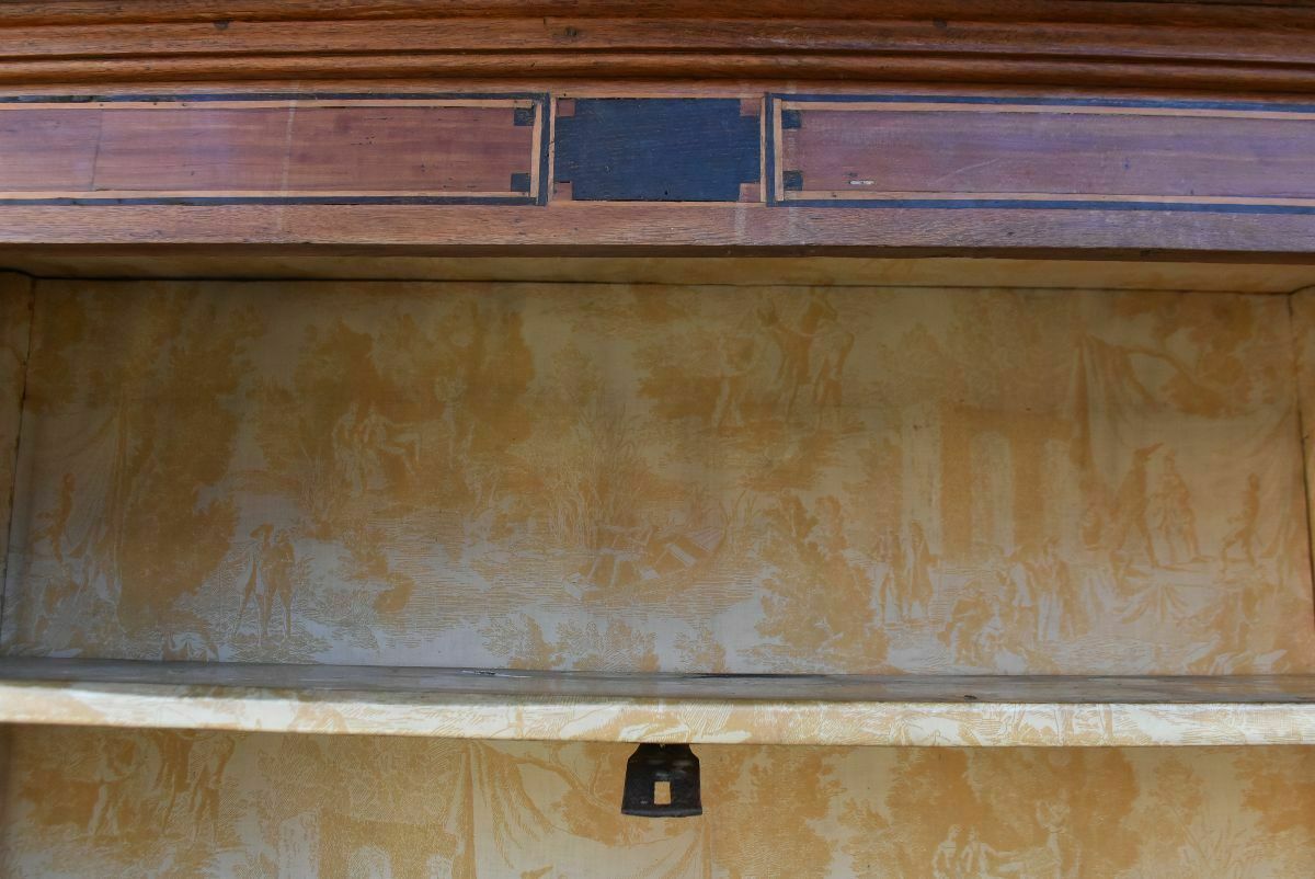 photo vinterior Regional Cabinet In Louis XV Oak, 18th Century