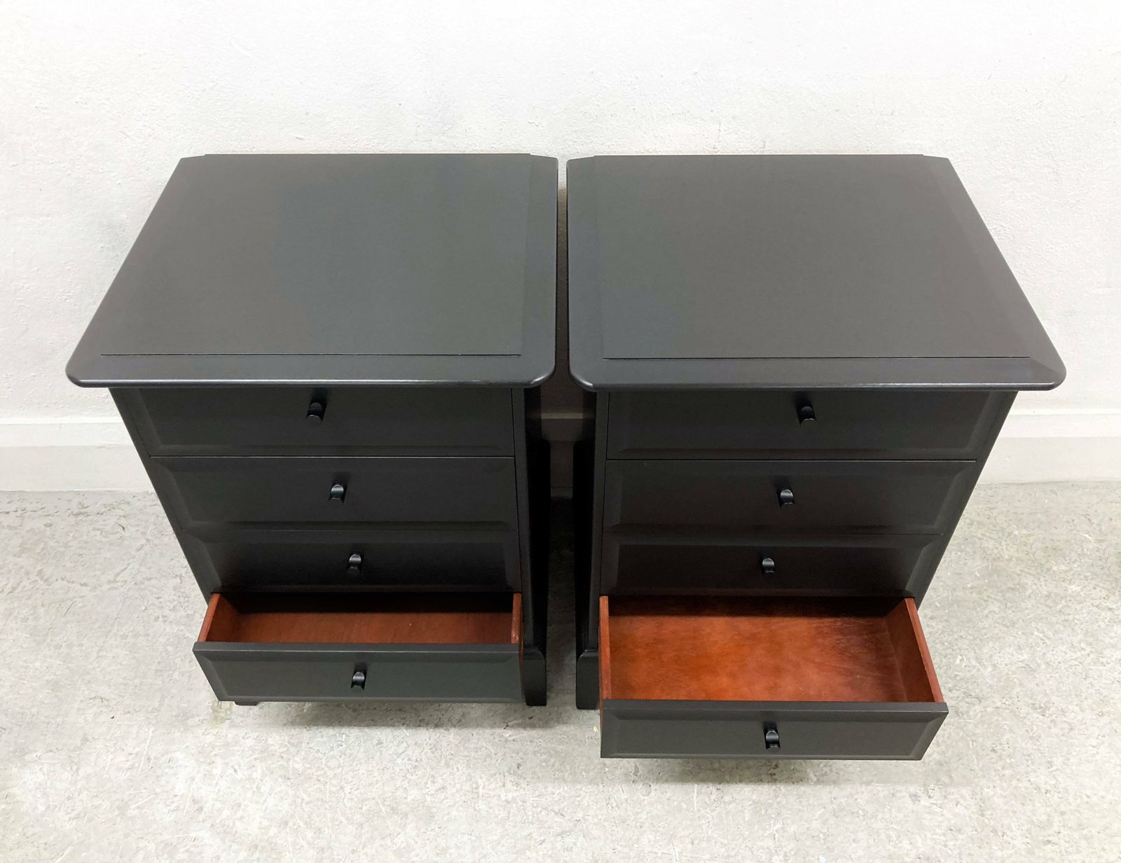 Stag Minstrel Tallboy & Bedsides. Black Stag Furniture Set. Hand Painted David Bowie. Bedroom Furniture. Chest Of Drawers, Bedside Tables. photo vinterior