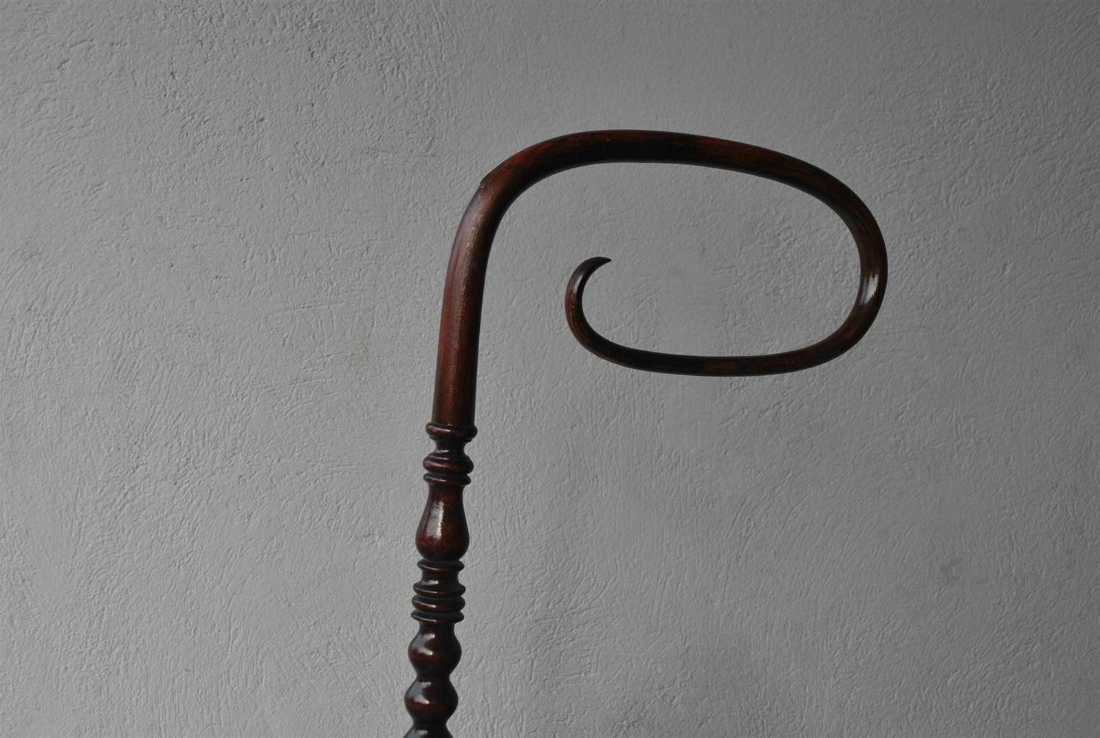 Old Cradle In Mahogany Stained Exotic Wood photo 730.0