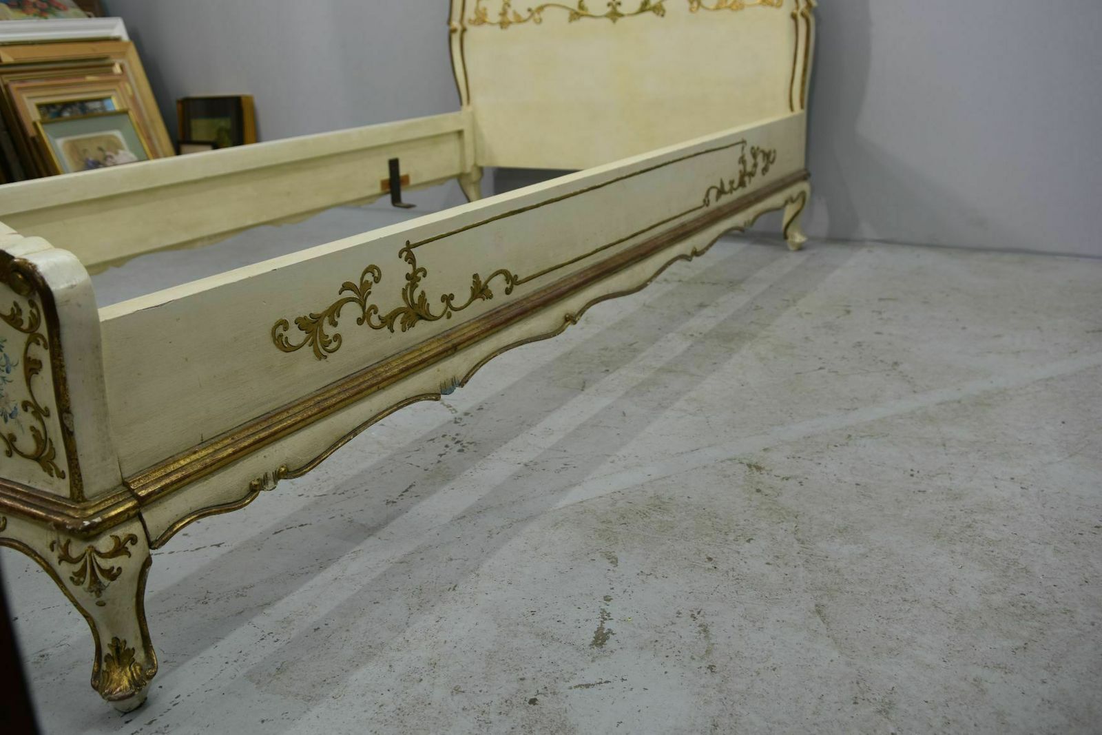photo furniture Green Venetian Gold Lacquered Beds, 1900 Period (Pair)