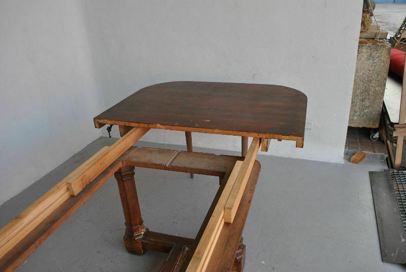 photo vinterior Gothic Style Walnut Dining Table