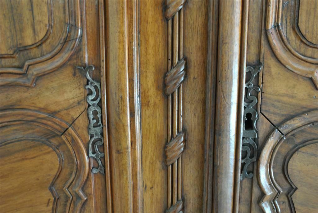 Provençal Louis XV Wardrobe From The 18th Century In Walnut photo 4104.0