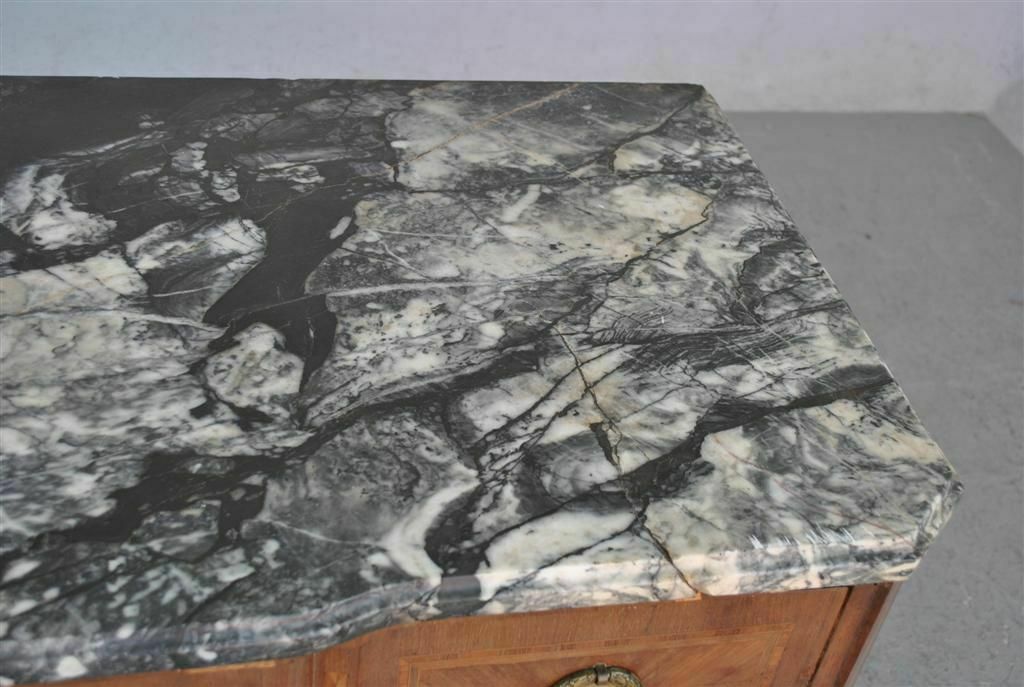 photo vinterior 18th Louis XVI Period Inlaid Chest Of Drawers