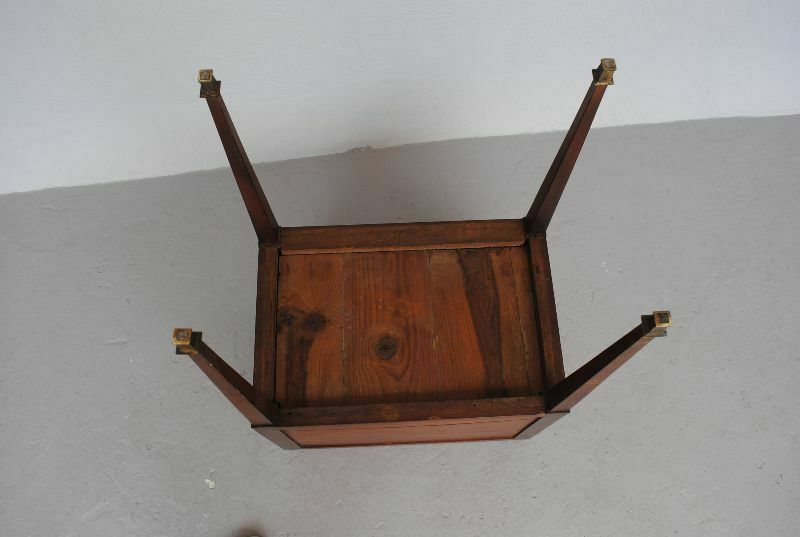 photo vinterior Late 18th Century Mahogany Bedside Table