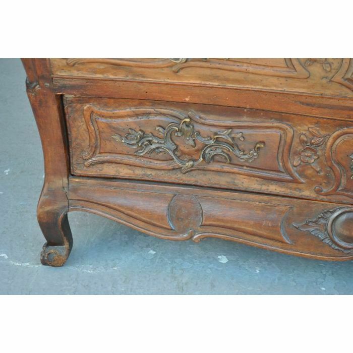 photo furniture 18th Century Walnut Tomb Chest Of Drawers