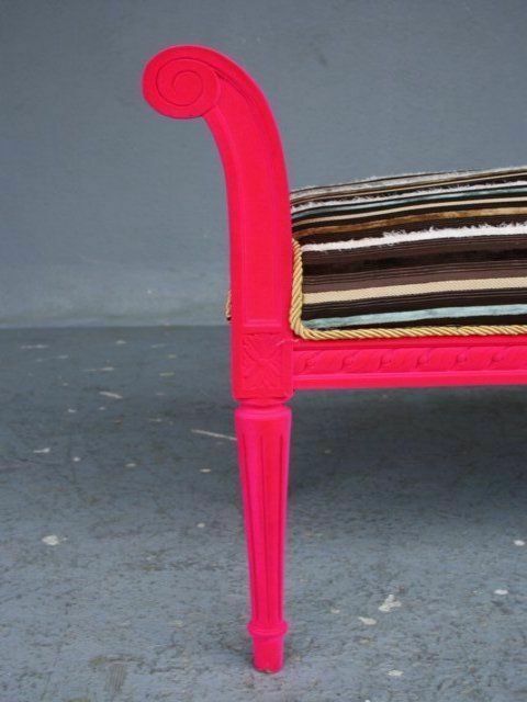 photo furniture St Louis XV Flocked Decorative Fuschia Bench