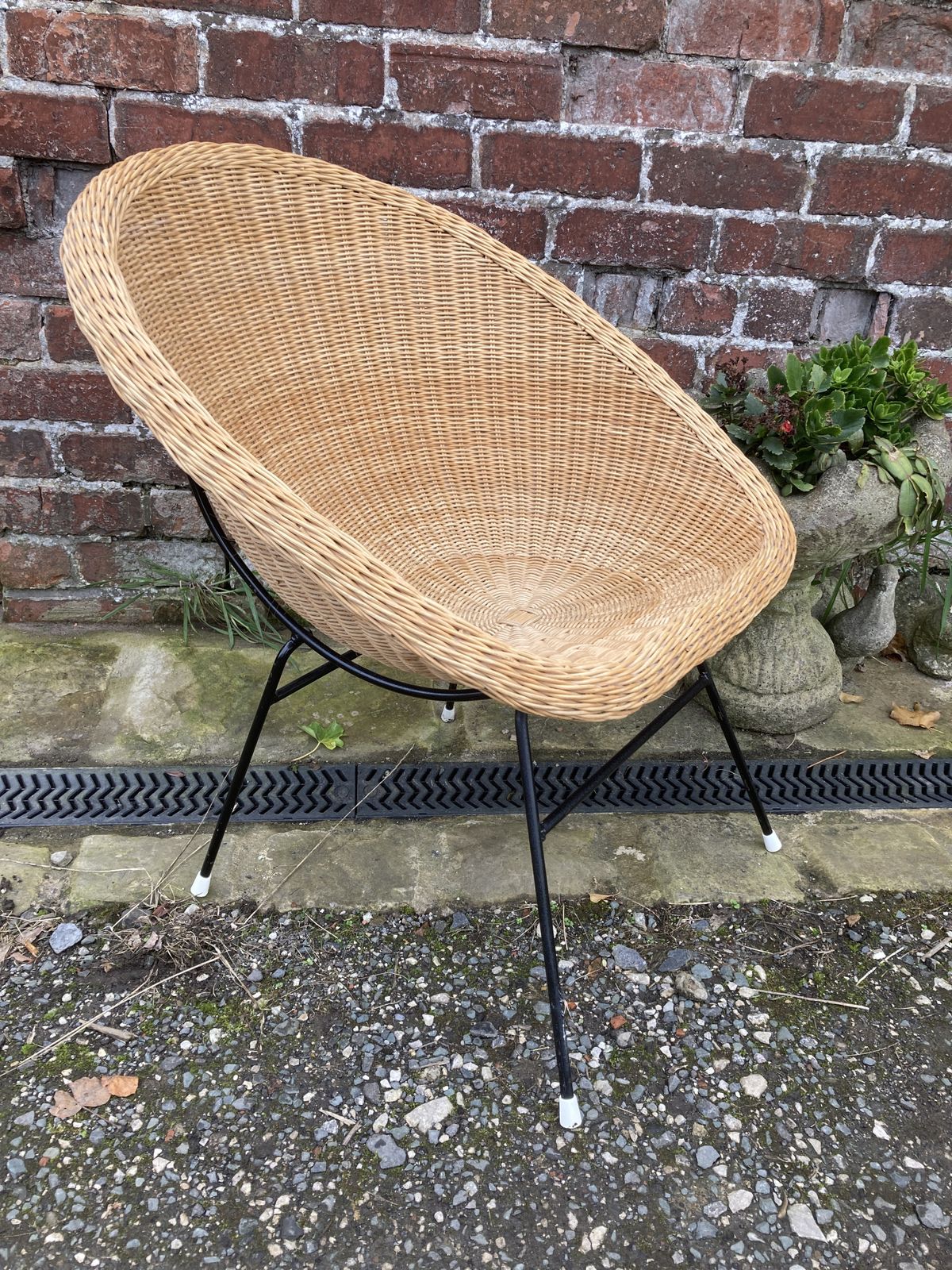 photo vintage 60s Italian Rattan Woven Tub Cocktail Chair