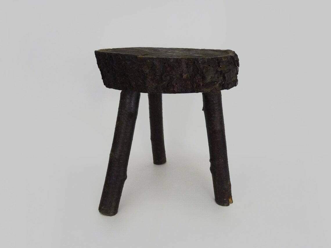 Tabouret à traire tripode en chêne, art paysan ariégeois, France (XIXe siècle) photo vinterior