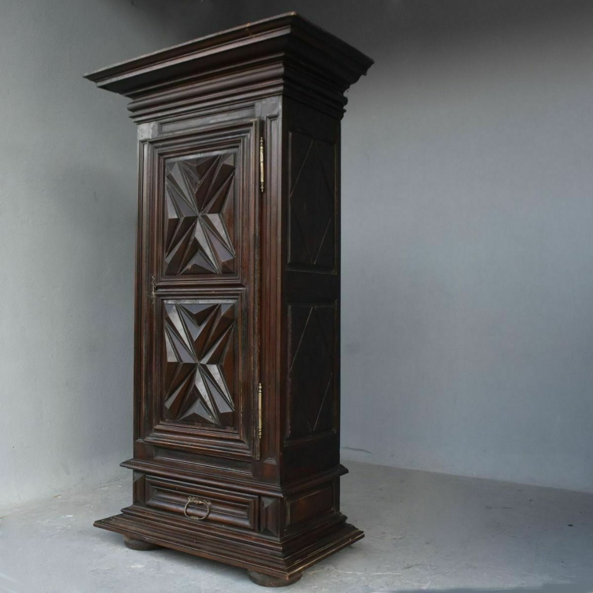 Louis XIII Walnut Bonnetress XVIII photo furniture