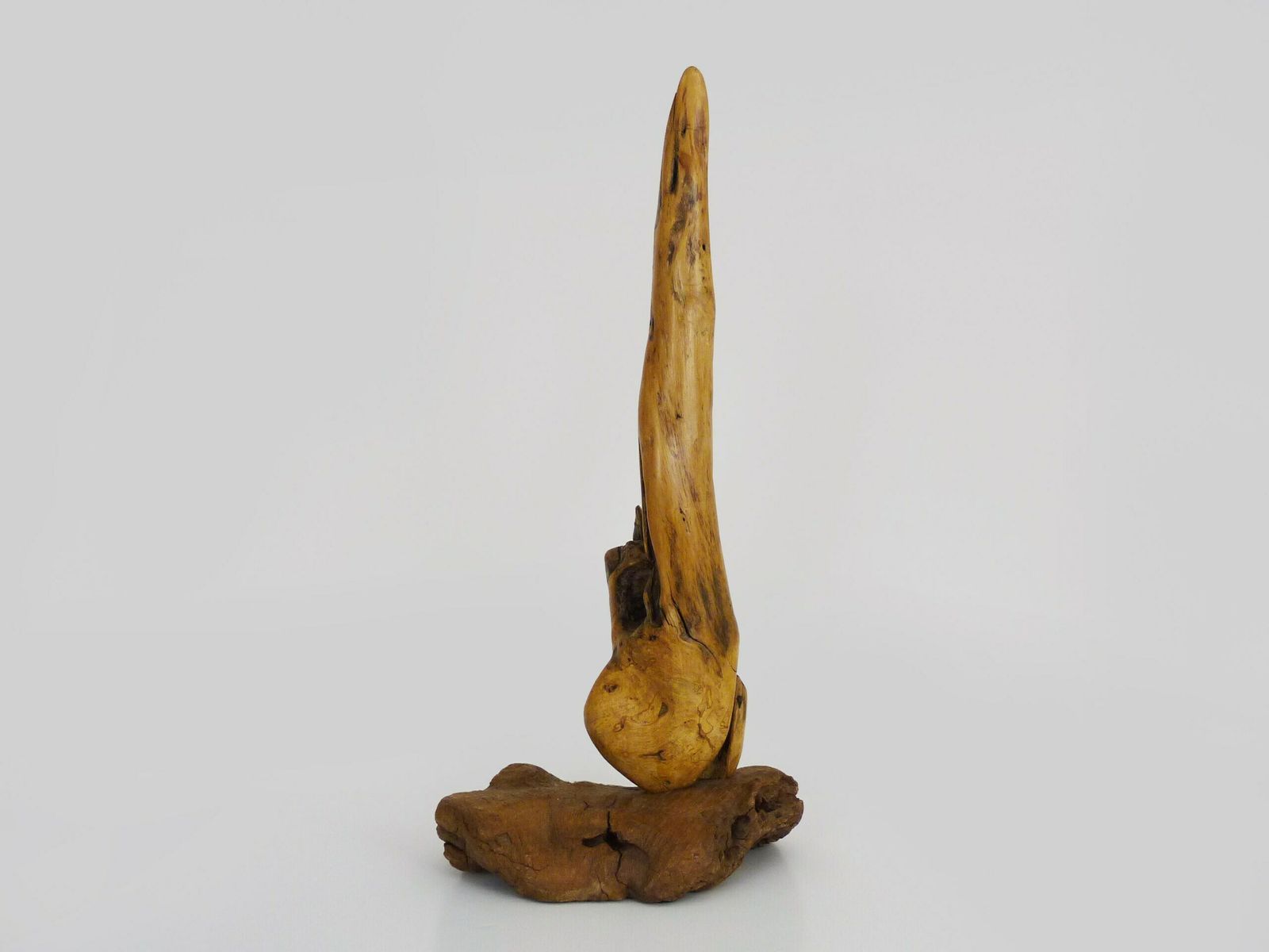 photo for sale Sculpture en bois abstraite brutaliste. Signée J.M 2010
