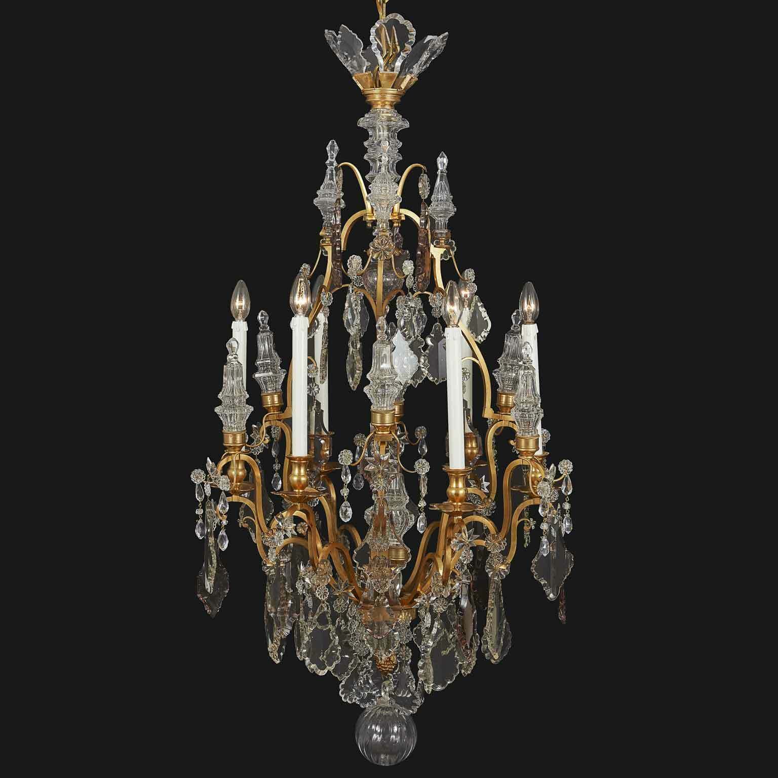 French Chandelier From The Early 1900s In Gilded Bronze And Crystal