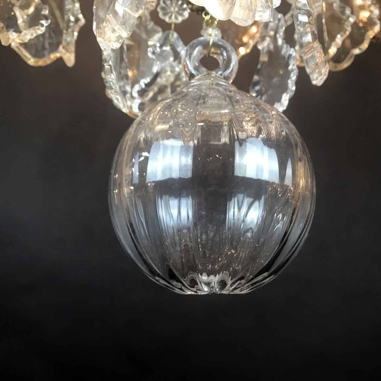 photo vintage French Chandelier From The Early 1900s In Gilded Bronze And Crystal