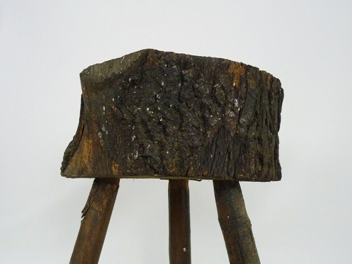 Tabouret à traire tripode en chêne, art paysan ariégeois, France (XIXe siècle) photo 179.0