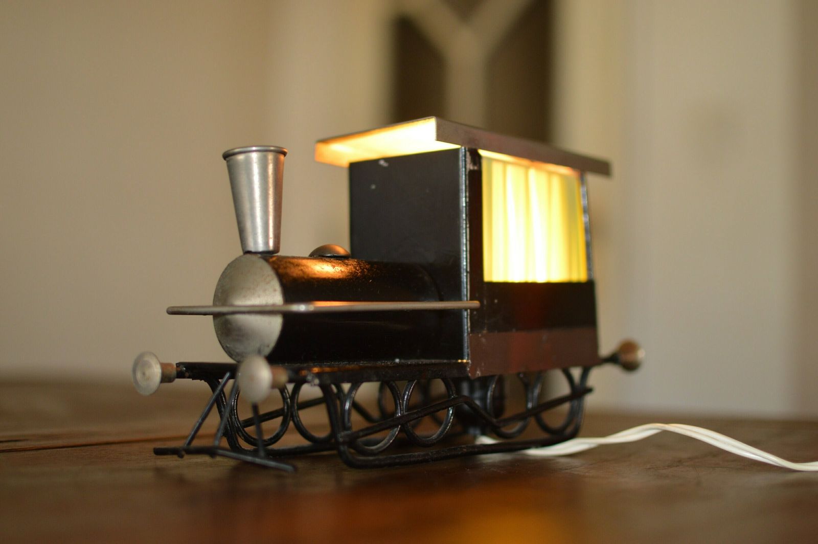 Vintage Table Locomotive Lamp. Lamp Train Vintage Pop Lamp photo vinterior