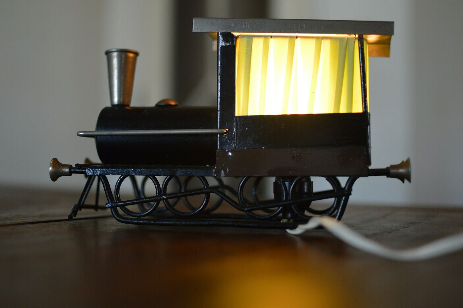 photo furniture Vintage Table Locomotive Lamp. Lamp Train Vintage Pop Lamp